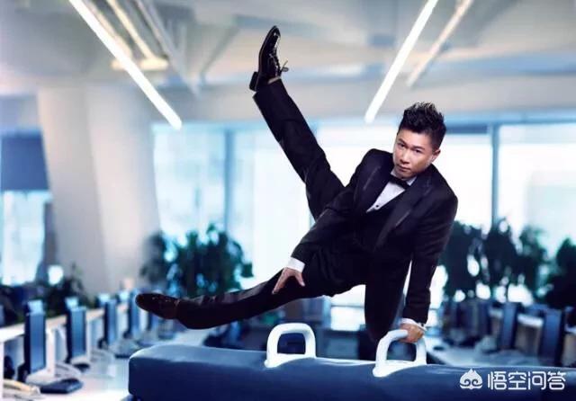 孙郡,人像摄影师，是否自己修图？