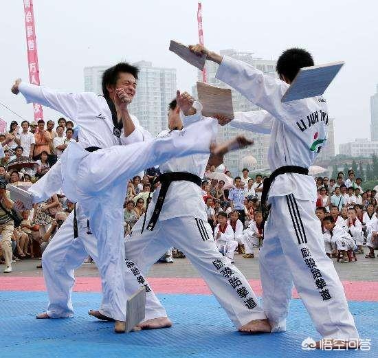 跆拳道被武术团灭:为什么现在那么多人学跆拳道，而不学中国武术呢？