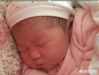 宝宝睡觉时鼻尖凉凉的:如何判断三个月的宝宝晚上睡觉冷不冷？
