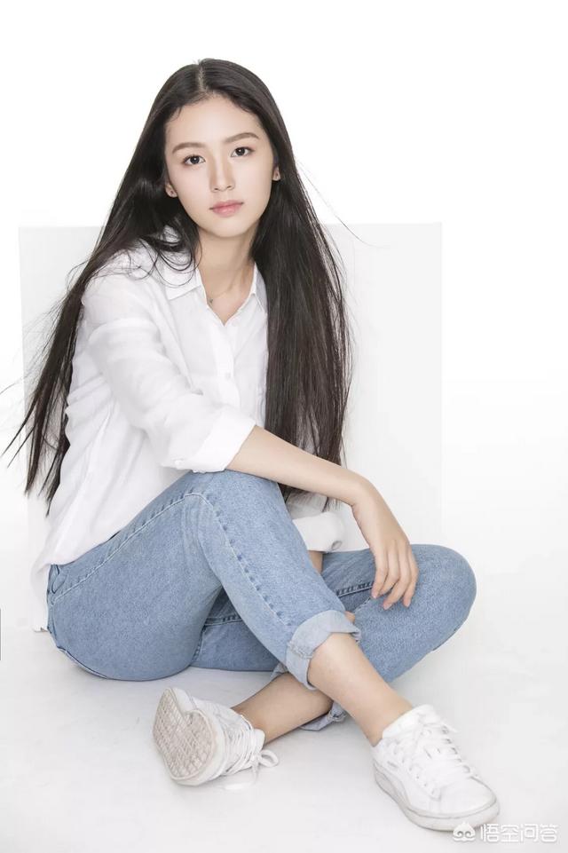 董洁的图片:和董洁相比，新版冷清秋北影校花的颜值你觉得怎么样