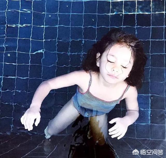 刘烨女儿照片:刘烨儿子诺一最近转学到国内普通学校，对此你怎么看