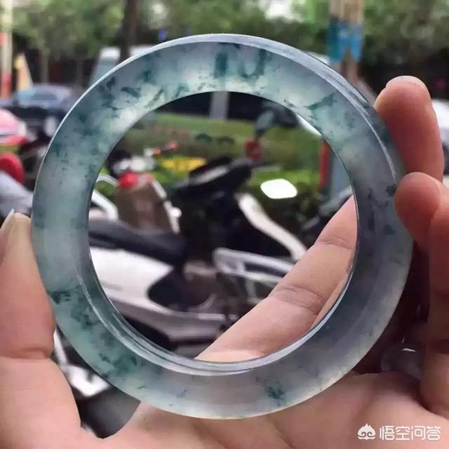 翡翠镯子怎么看,怎么才能知道翡翠镯子的种类和价值？