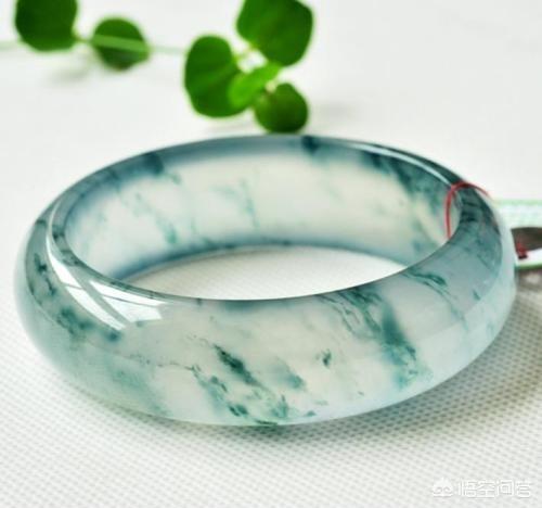什么人不能戴翡翠手镯,年轻人戴紫罗兰翡翠手镯可以吗？