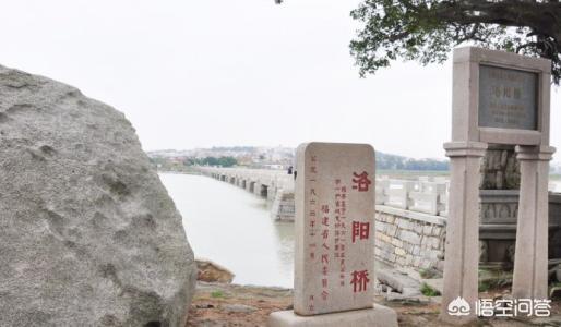 “站着好像东西塔,倒着好像洛阳桥”是什么意思？