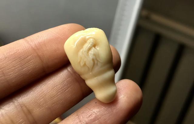 文玩鹤顶红:最有可能代替象牙的文玩是什么