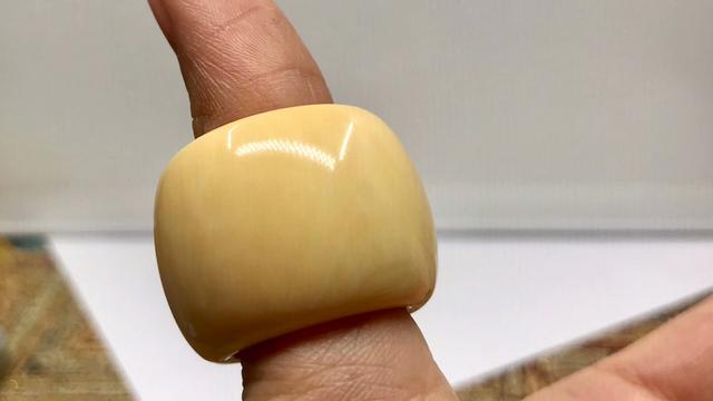 文玩鹤顶红:最有可能代替象牙的文玩是什么