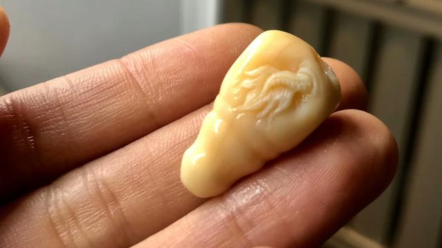 文玩鹤顶红:最有可能代替象牙的文玩是什么