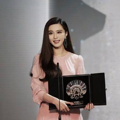 黄毅清向黄奕道歉:为什么说黄毅清撕明星比王思聪更厉害更狠