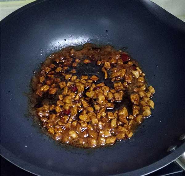 香菇牛肉酱,牛肉酱和香菇牛肉酱哪个更好吃？