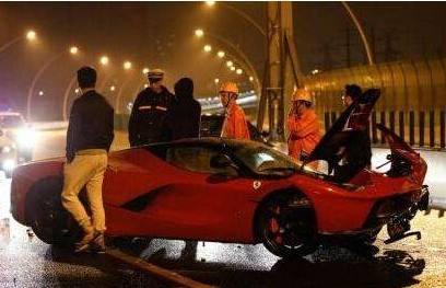 秦奋外公去世:老人去世，留下的存折，配偶就不能取出来吗非要公证吗