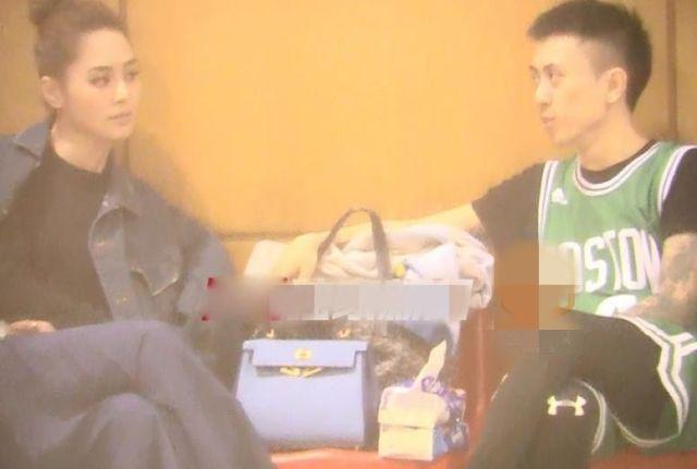 秦奋外公去世:老人去世，留下的存折，配偶就不能取出来吗非要公证吗
