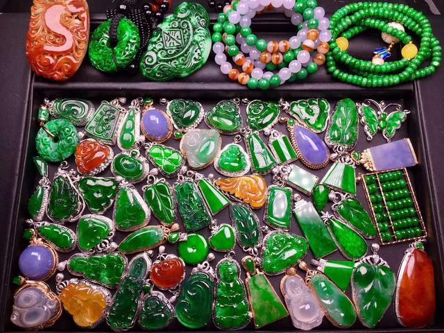 翡翠边角料批发在哪里,翡翠镶嵌挂件是怎么批发的？