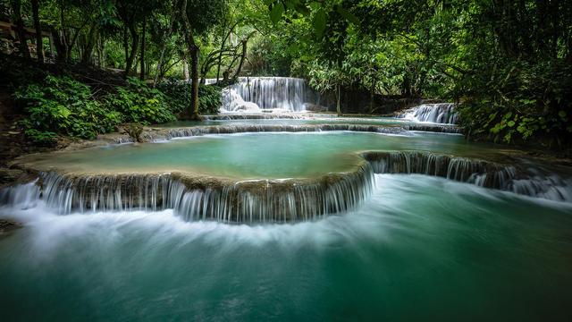 春节出国旅游哪里好，想出国过春节，有什么机票便宜又好玩的地方？