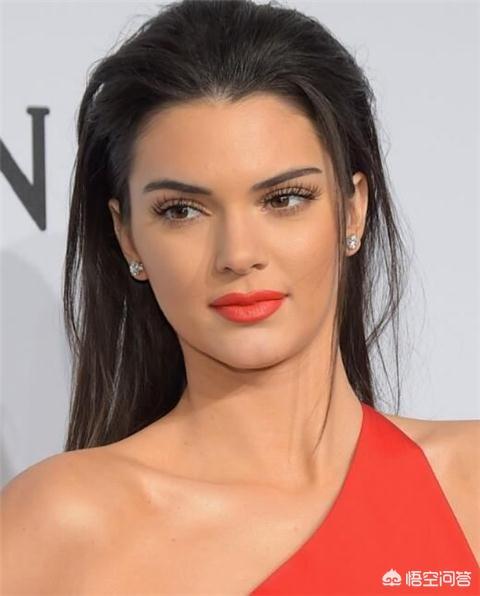 其他网友回答:海沃德,巴里亚,乐福,这三人的妻子或者女友算是nba球星