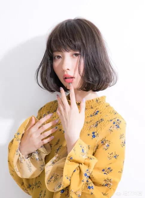 钻石脸甲字脸菱形脸适合什么发型,钻石脸甲字脸菱形脸是一种脸型吗?