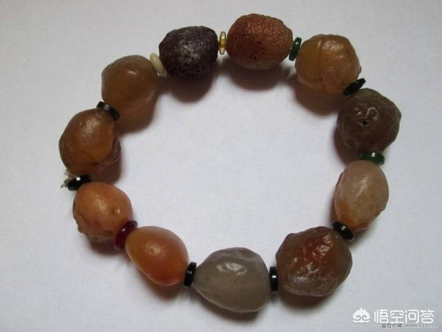 阿拉善彩玉手镯,阿拉善彩玉手持有收藏价值吗？