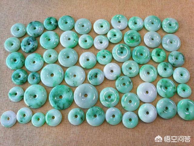 几百块钱的翡翠是真的吗,旅游市场的低价翡翠有真的吗？