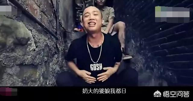 李小璐快乐大本营:贾乃亮一个人上浙江卫视跨年晚会唱歌，你怎么看？
