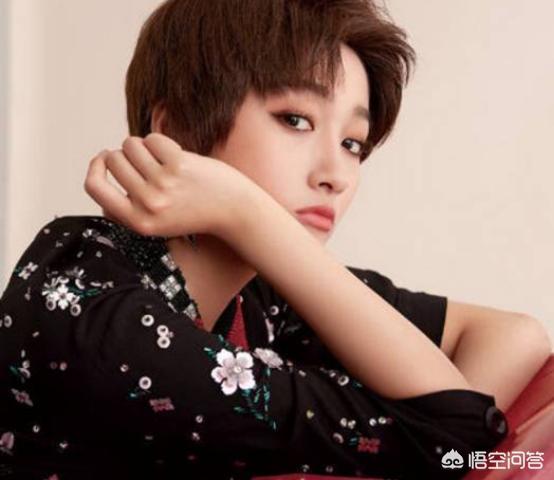 关晓彤晒造型:关晓彤明明身材比例不错，为什么红毯却屡穿屡错