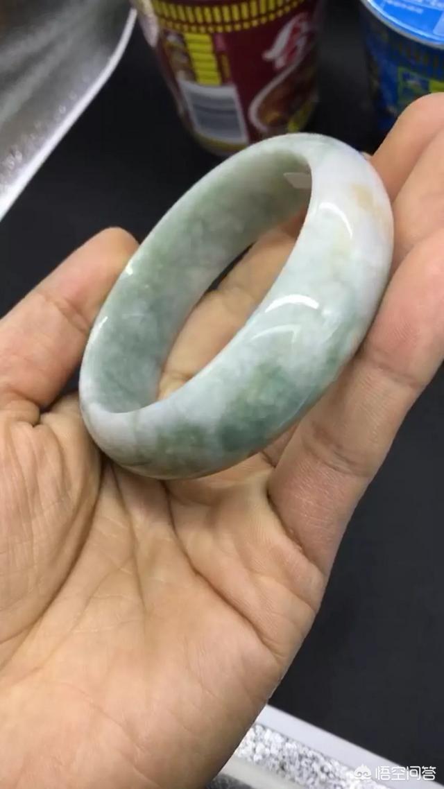 翡翠镯子怎么看,怎么才能知道翡翠镯子的种类和价值？