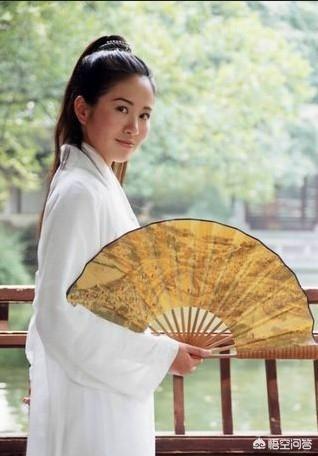 黄小琥是男是女:“男左女右”的由来和原因是什么