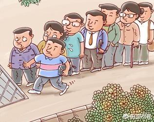 沈阳男子超市结账插队被后面大哥胖揍,怎么道歉都不好使,你怎么看？