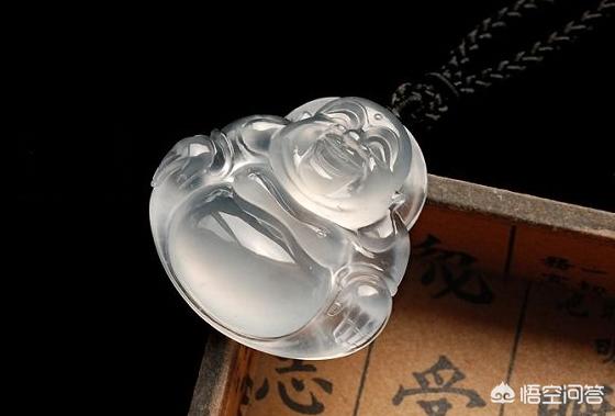 翡翠和玉哪个更有灵性,佩带翡翠和玉对人体有哪些好处？