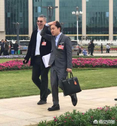 王祖蓝的爸爸:李亚男看上了王祖蓝的哪一点才会嫁给他？