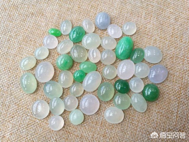 几百块钱的翡翠是真的吗,旅游市场的低价翡翠有真的吗？