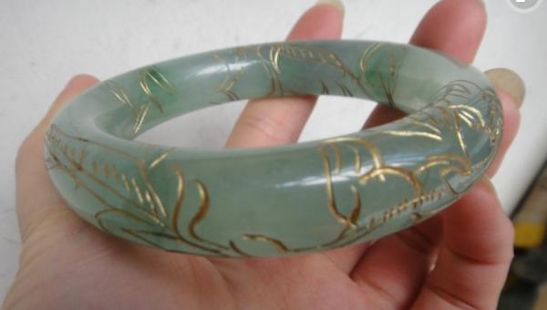 带有裂痕的玉手镯好不好,翡翠镯子有裂纹是不是最大的缺陷了？