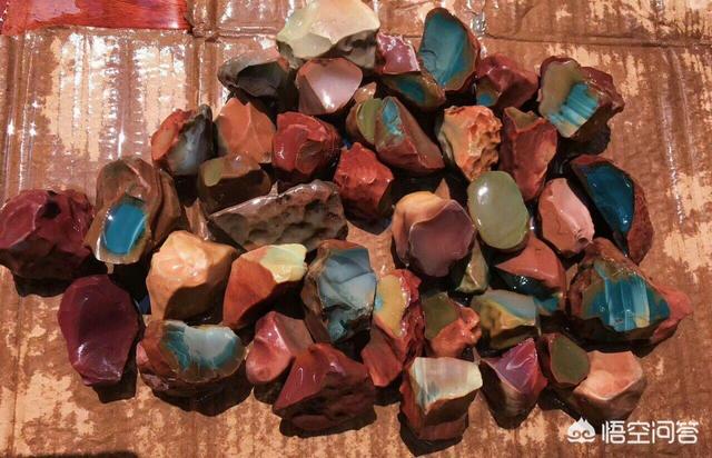 阿拉善彩玉手镯,阿拉善彩玉手持有收藏价值吗？