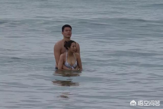 朱芳雨老婆:朱芳雨抽烟喝酒吃烧烤纹身打架，换老婆也没影响状态，你怎么看？