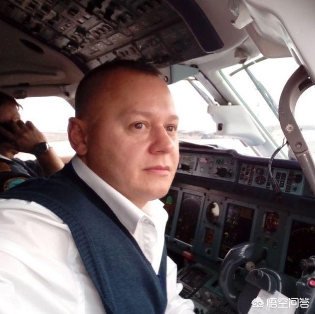 飞机空中解体:如果客机空中机翼突然折断，该怎么办？