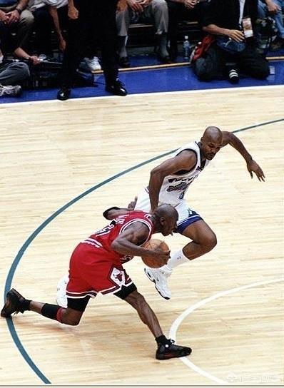 凯莉 埃尔兰 乔丹:NBA赛场上最让你动容的一张照片是什么？