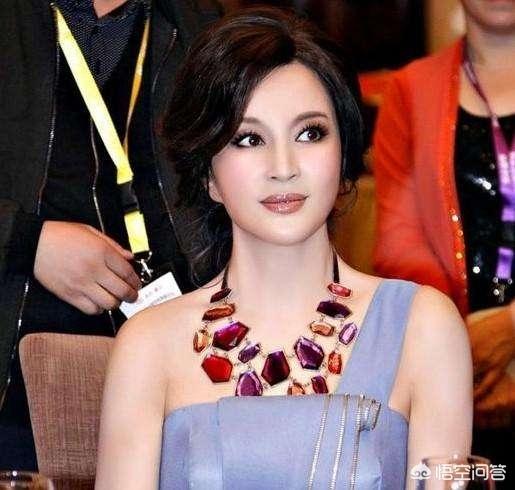 演员陈冲:陈冲、刘晓庆、张瑜和斯琴高娃重聚北京春晚，你觉得谁最没有变化