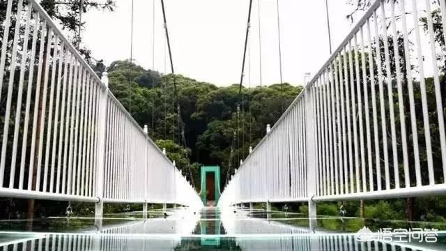 玻璃栈道碎裂特效:河北邯郸景区玻璃栈道碎裂状(特效)你怎么看？
