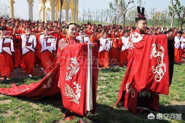 春晚汉服惹怒汉人，为什么中国人过春节不穿汉服