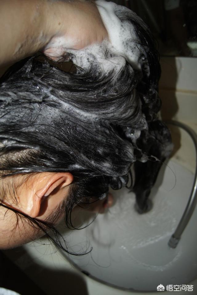 头条问答 - 用醋和白糖洗头,白发真能变黑发吗?(3个回答)