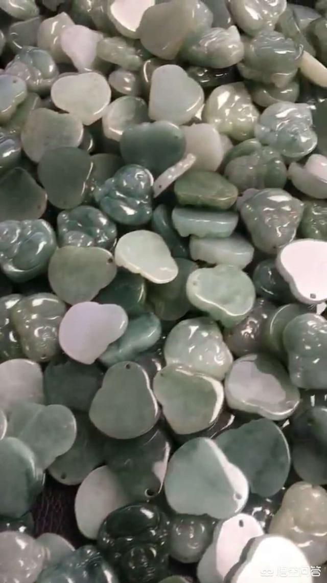 几百块钱的翡翠是真的吗,旅游市场的低价翡翠有真的吗？