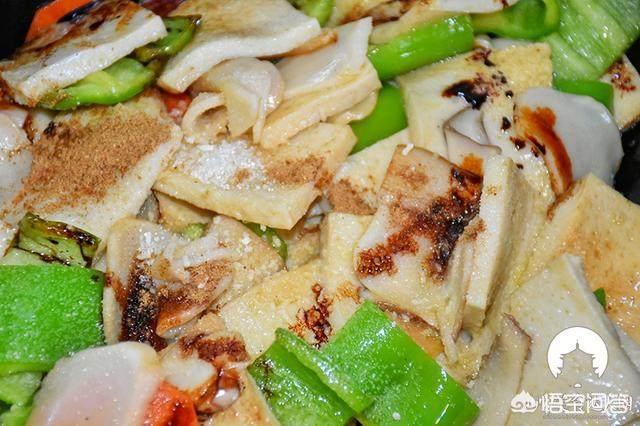 千叶豆腐是用什么做的(4种“假”豆腐不宜多吃)，千叶豆腐是豆制品么干锅千叶豆腐应该如何制作呢