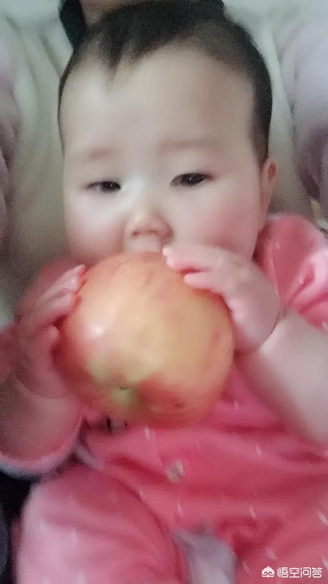 五个月宝宝可以吃苹果香蕉吗，5个月大的婴儿能吃辅食吗？