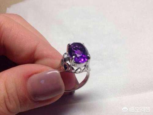 蓝宝石材质的好处,蓝宝石和蓝色宝石的区别是什么？