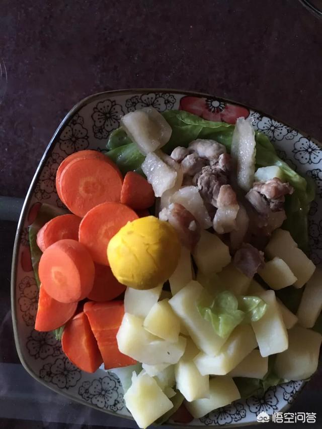 拉不拉多怎么除体味:家养拉布拉多会让屋子里味道太大，怎么去除狗狗的味道？
