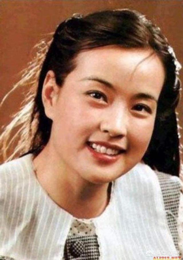 演员陈冲:陈冲、刘晓庆、张瑜和斯琴高娃重聚北京春晚，你觉得谁最没有变化