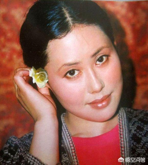 演员陈冲:陈冲、刘晓庆、张瑜和斯琴高娃重聚北京春晚，你觉得谁最没有变化