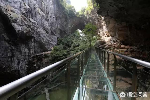 玻璃栈道碎裂特效:河北邯郸景区玻璃栈道碎裂状(特效)你怎么看？