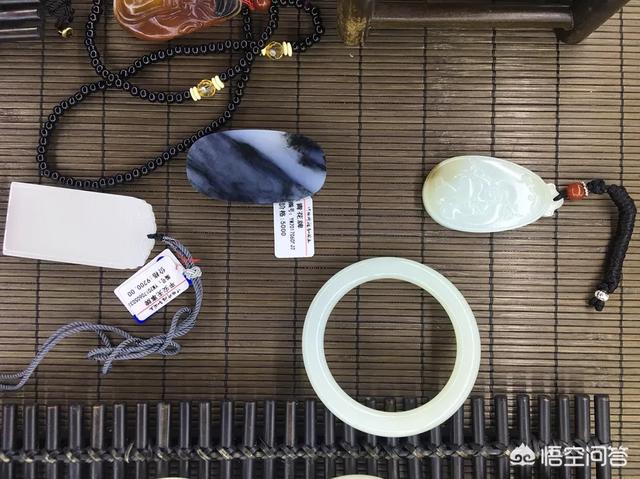 买的翡翠镯子白色的,百元以内的翡翠手镯你会买吗？