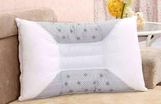 颈椎病患者适合睡啥样的枕头，颈椎病人应该选择什么样的枕头？