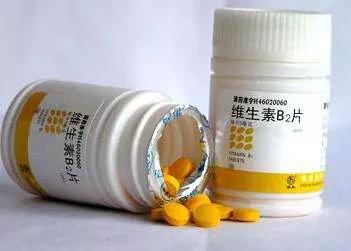 女性严重缺乏维生素b2的症状:男性严重缺乏维生素b2的症状 人体缺乏维生素B2会怎样？