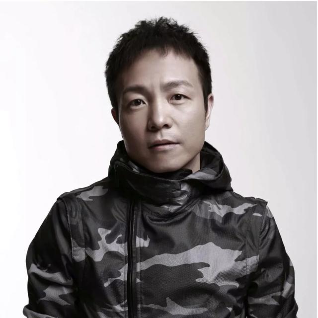 罗大佑简介:黄家驹的音乐造诣有多高跟罗大佑、周杰伦比，大概是个什么水平
